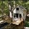 Oak Luxury Treehouse near Lake Guntersville - Scottsboro