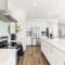 Luxury Resort, Near Beach, Heated Pool, Game Room, Hot Tub, Tiki Bar, Pets
