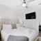 Luxury Resort, Near Beach, Heated Pool, Game Room, Hot Tub, Tiki Bar, Pets