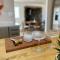 Twin Palms Desert Getaway - Jacuzzi, Fire pit, Meditation room & more - Joshua Tree