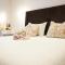 Beachfront 2BR Apartment with Balcony and Sea View, Biser Mora