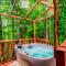 CABIN in a GATED RESORT with SEASONAL RESORT POOL - 鸽子谷