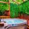 CABIN in a GATED RESORT with SEASONAL RESORT POOL - 鸽子谷