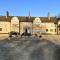 3 Bed Apartment Sleeps 6 Country House in Warwick