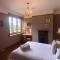 3 Bed Apartment Sleeps 6 Country House in Warwick