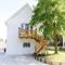 Park Carriage House Rest & Explore with Hollyhock