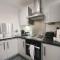 Cityfront Modern Apt Near City Centre/Etihad, Free Parking