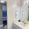 1414- Heart of Waikiki with Kitchen - Free Parking - City View