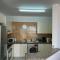 Kings Palace - spacious 2-bed with sea views and large patio - Пафос