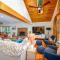 Mountain Blue Vista - Luxury retreat near Ski resorts with Pond, Firepit and Hot Tub - Windham