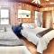 Large 4BR, 4BA House Beach, Entertainment, Nightlife