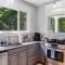 Modern Oakley Retreat - King Bed - Free Parking - Centrally Located