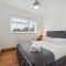 5 double beds in a detached house in Cheshunt - Cheshunt