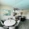 Newly built Villa Ballerina with heated pool and incredible view into beautiful Arrowheadcanal - Кейп-Корал