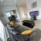 Luxury 2 bedroom maisonette with private garden, fibre WIFI, Sky channels - Camberley