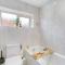 Modern 1 bed-Nr Warner Bros-Parking-Garden