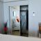 Castle 828 Oceanfront view with balcony, pool, tennis, beach access and free parking! - Miami Beach