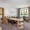 Hilton Garden Inn Dubai, Mall Avenue