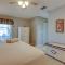 Pool, Lake and Sunset Views Home in Sarasota - ساراسوتا