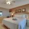 Pool, Lake and Sunset Views Home in Sarasota - ساراسوتا