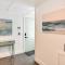 Block to Ocean Beachside Bungalow in Galveston!
