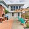 Block to Ocean Beachside Bungalow in Galveston!