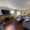 Beautifully remodeled house 1.5 miles from falls. - Niagara Falls