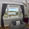 Number 10 -King bed with breakfast
