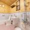 Dongmyo Hanok Sihwadang - Private Korean Style House in the City Center with a Beautiful Garden - Seul