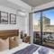 Sol Docklands - Unique 3 Bedroom Loft, Infinity Pool, Gym, Free Parking and Free Trams