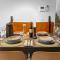 Sol Docklands - Unique 3 Bedroom Loft, Infinity Pool, Gym, Free Parking and Free Trams