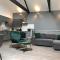 Modern~ Reverse Level~2 bed~Townhouse~Central~Penzance