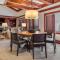 Lion Square Lodge South 750
