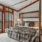 Lion Square Lodge South 750