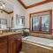 Lion Square Lodge South 750