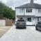 Spacious family friendly 3 bedroom Home With Hot tub & 75tv - Potters Bar