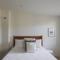 Large 2 BDR With Deck Hosted By StayRafa - Philadelphia