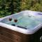 StayVista at Pine Estate with Outdoor Jacuzzi - Шімла