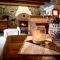 Chalet in pietra e legno con caminetto