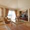 Tulio 2 Bedroom Luxury Apartment located in Encosta Do Lago