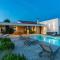 Villa T, spacious with heated pool, hot tub & sauna - Raštević