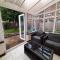 Wokingham - Central 2 beds home with parking
