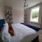 Wokingham - Central 2 beds home with parking