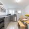Fabulous, vibrant, town house, central Bath Road