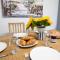 Fabulous, vibrant, town house, central Bath Road