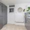 Fabulous, vibrant, town house, central Bath Road