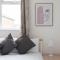 Fabulous, vibrant, town house, central Bath Road