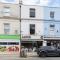 Fabulous, vibrant, town house, central Bath Road