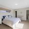 Central Town-house For Six by Ready Set Stay