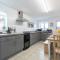 Fabulous, vibrant, town house, central Bath Road